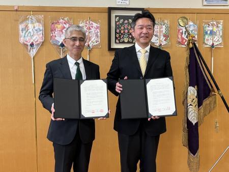 兵庫県立姫路商業高等学校令和5年4月12日(左:西村校長).jpg