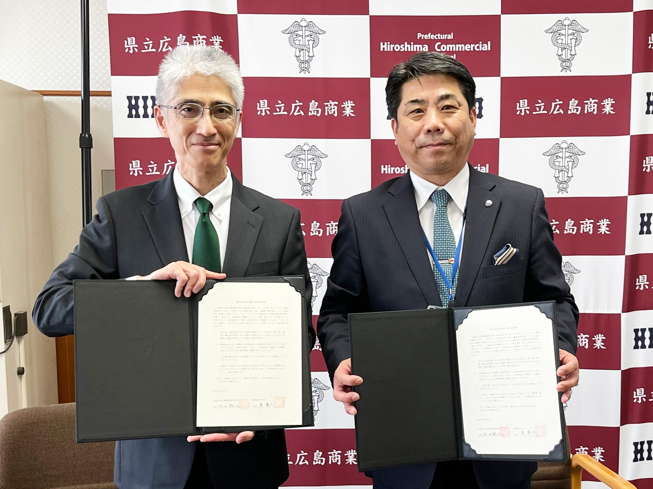 広島県立広島商業高等学校令和5年4月21日(右:折田校長).jpg