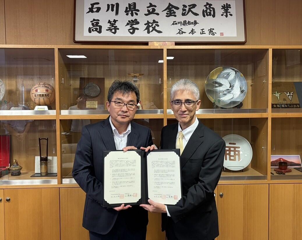 兵庫県立姫路商業高等学校令和5年4月12日(左:西村校長).jpg