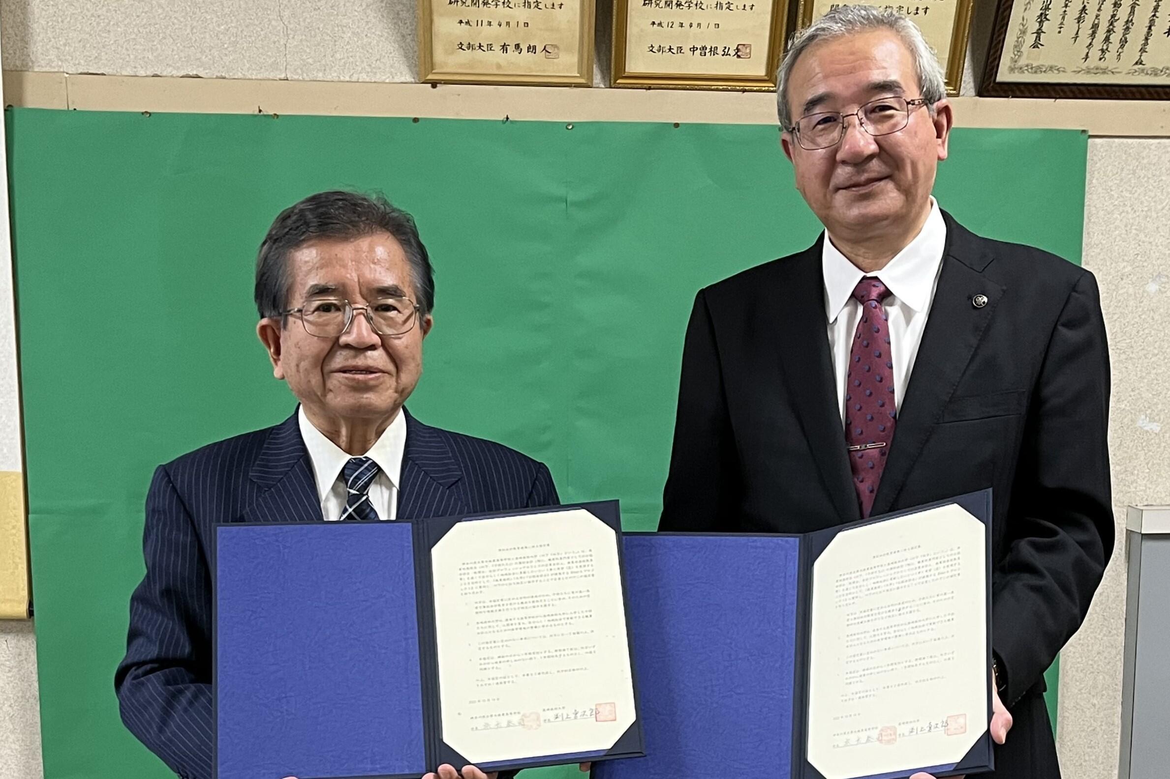 神奈川県立厚木商業高等学校令和4年10月14日(右:宗方校長).jpg
