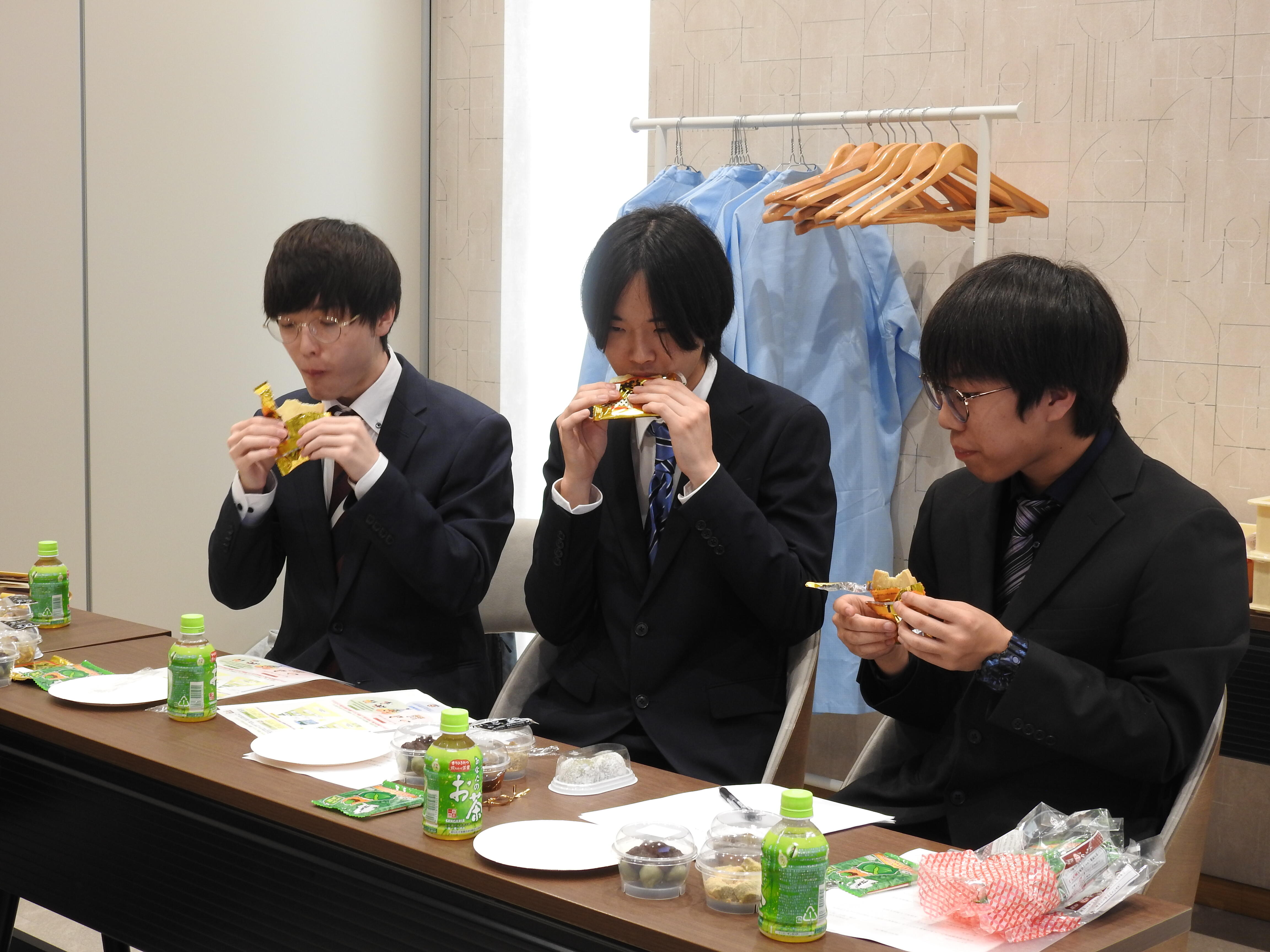 群馬県庁×群馬銘菓×有機農業×TUC 「有機栽培小松菜旅がらす」で有機農業を促進!!：高崎商科大学・高崎商科大学短期大学部